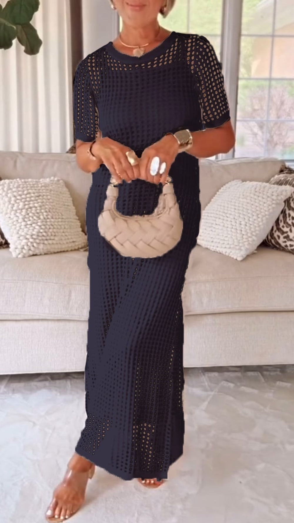 Elegante vestido de dos piezas con cuello barco, diseño calado y tejido ligero