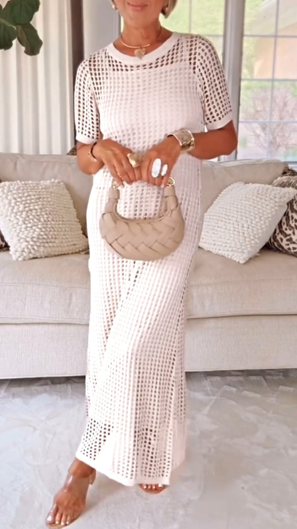 Elegante vestido de dos piezas con cuello barco, diseño calado y tejido ligero