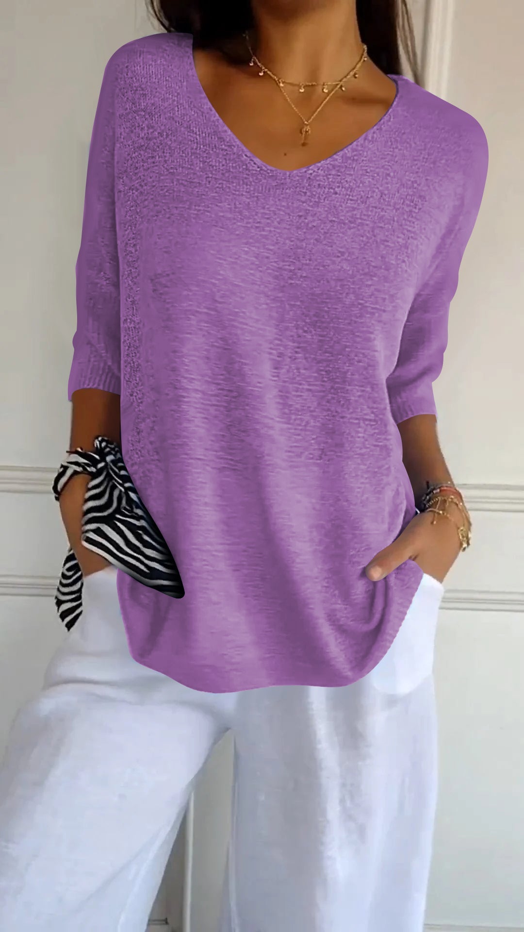 Top de punto de color liso con cuello de pico