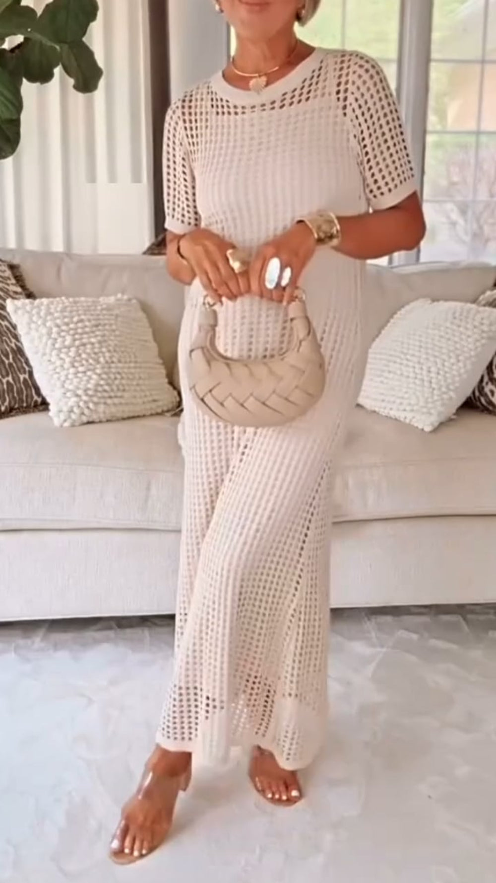 Elegante vestido de dos piezas con cuello barco, diseño calado y tejido ligero