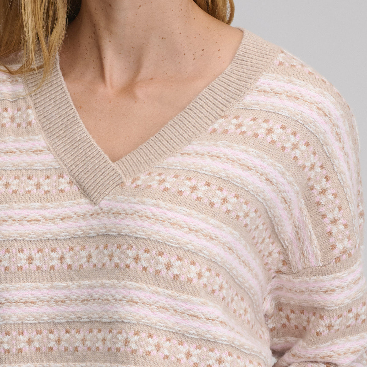 Women's Signature V-Neck Sweater - Pattern