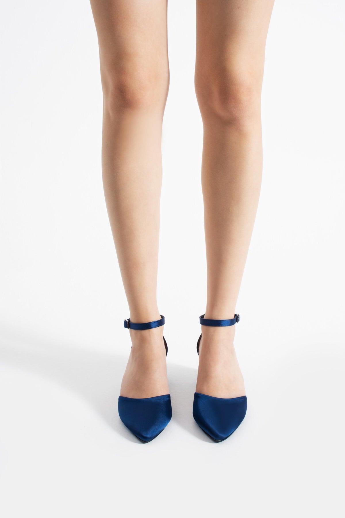 Leni | Tacones medios de satén azul marino
