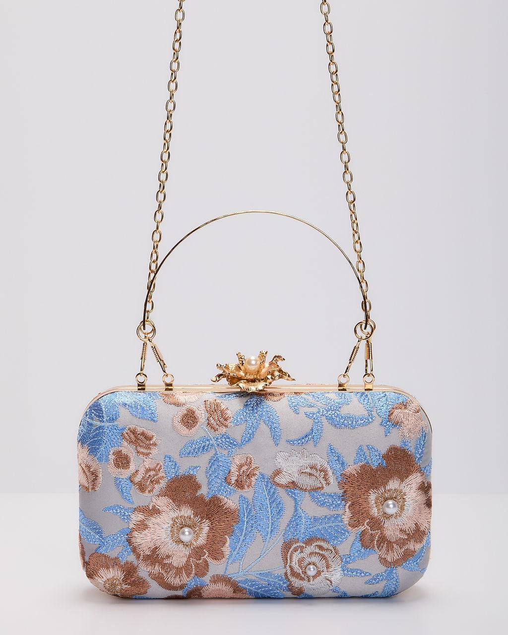 Clutch rígido bordado con fresias