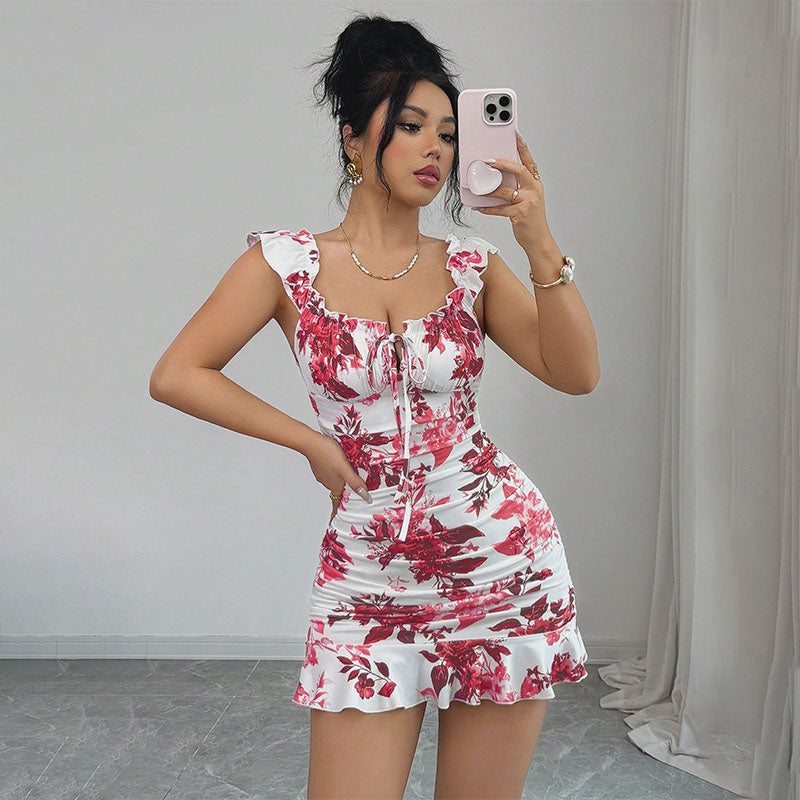 Vestido entallado con cordones delanteros, volantes y cintura ceñida