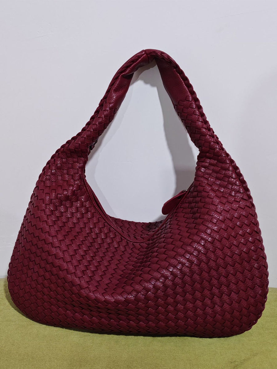 Bolso tejido de cuero moderno