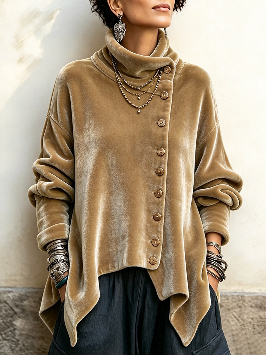 Top de terciopelo con cuello alto asimétrico y botones