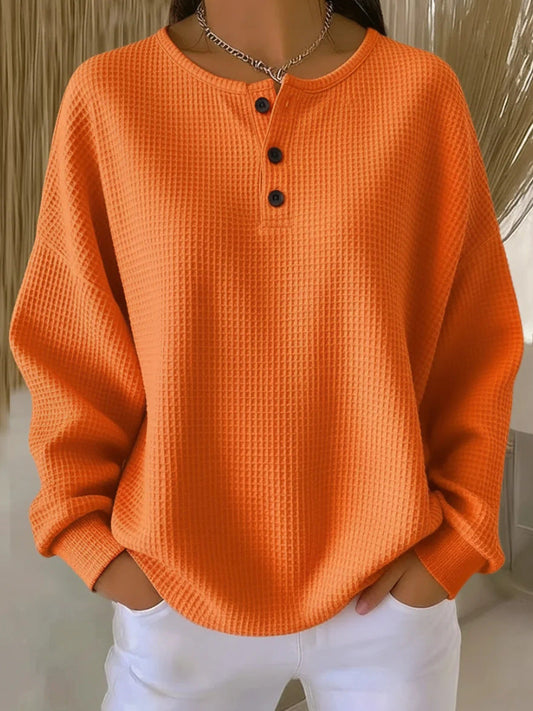 Top de punto tipo waffle con detalle de botones