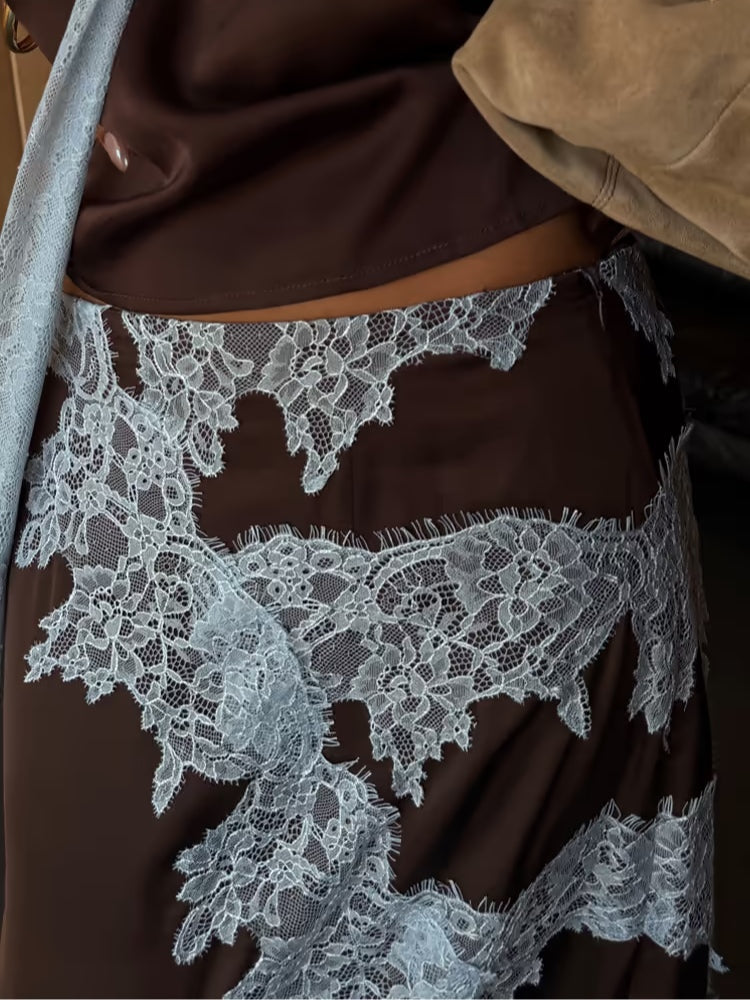 Conjunto elegante de top con panel de encaje marrón y azul y falda