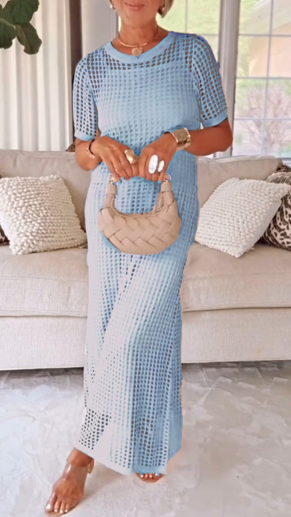 Elegante vestido de dos piezas con cuello barco, diseño calado y tejido ligero