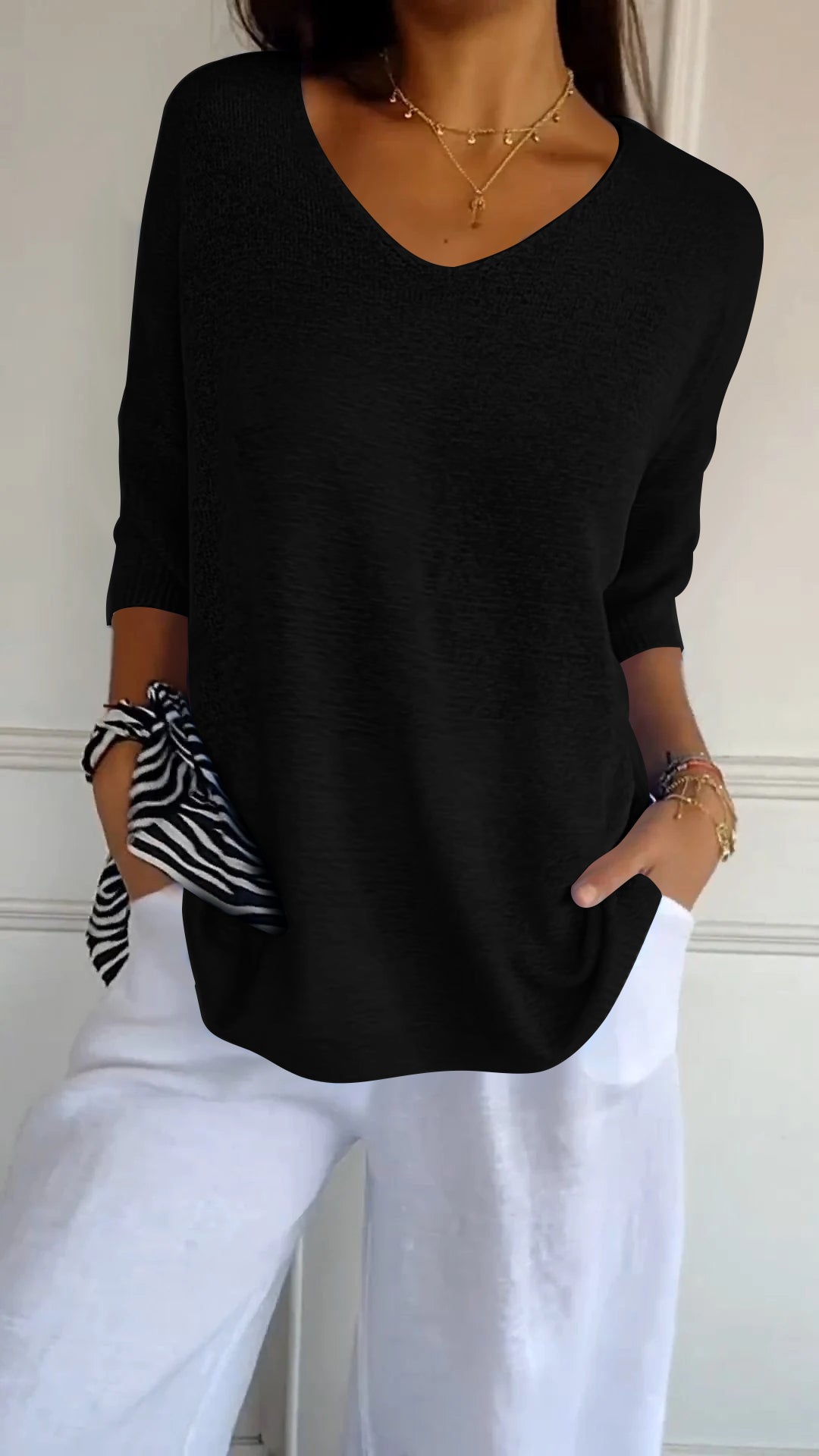 Top de punto de color liso con cuello de pico