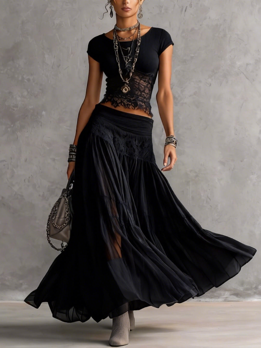 Conjunto negro de top con paneles de encaje transparente y falda maxi plisada